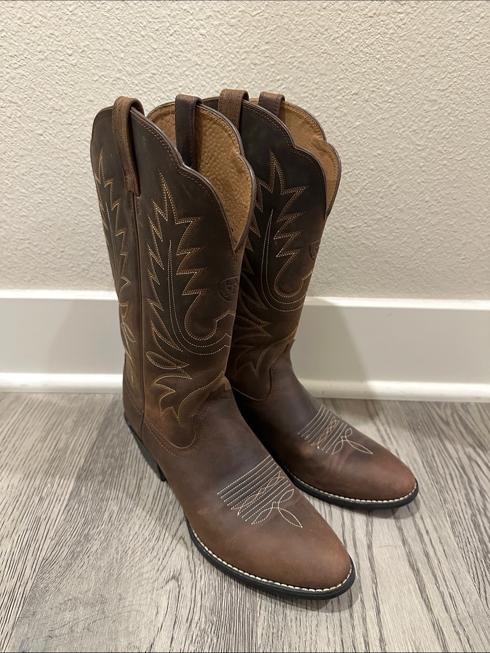 ARIAT Heritage western boots size 8.5 - like new